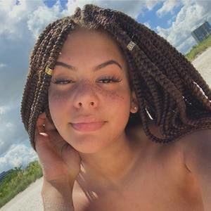 Meet your Posher, Mya